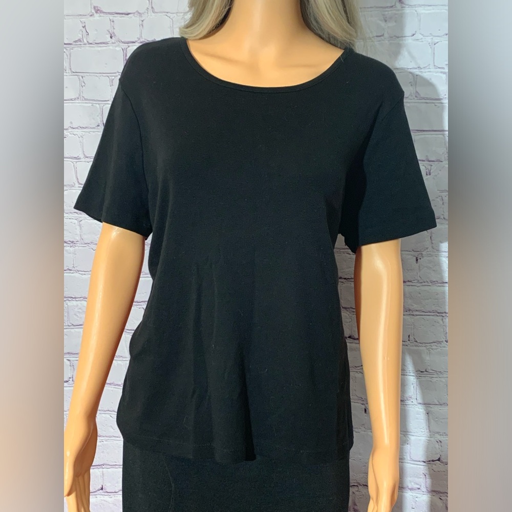Women’s black top